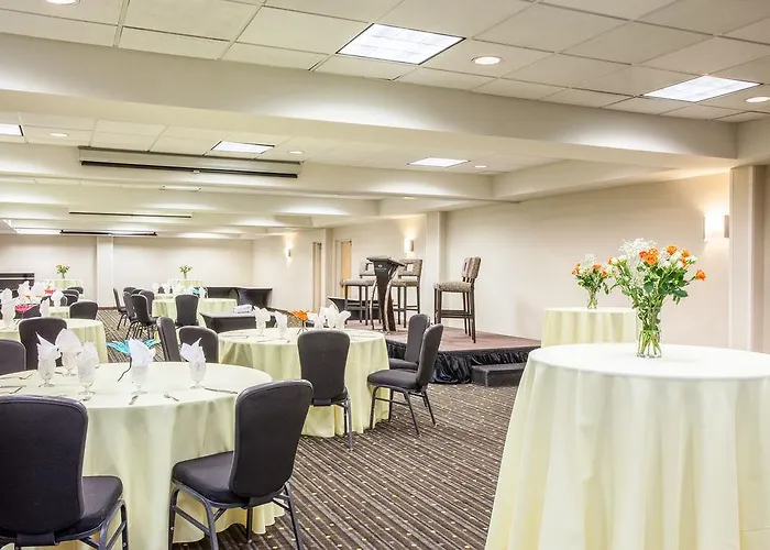 Crowne Plaza Msp Airport - Moa Hotel