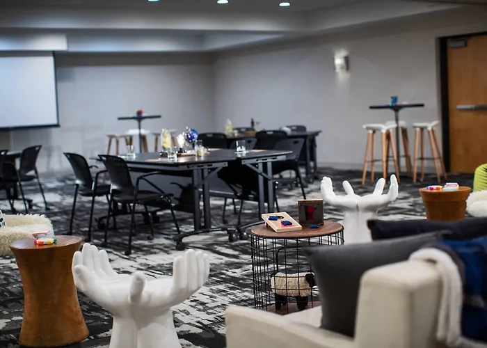 Crowne Plaza Msp Airport - Moa Hotel